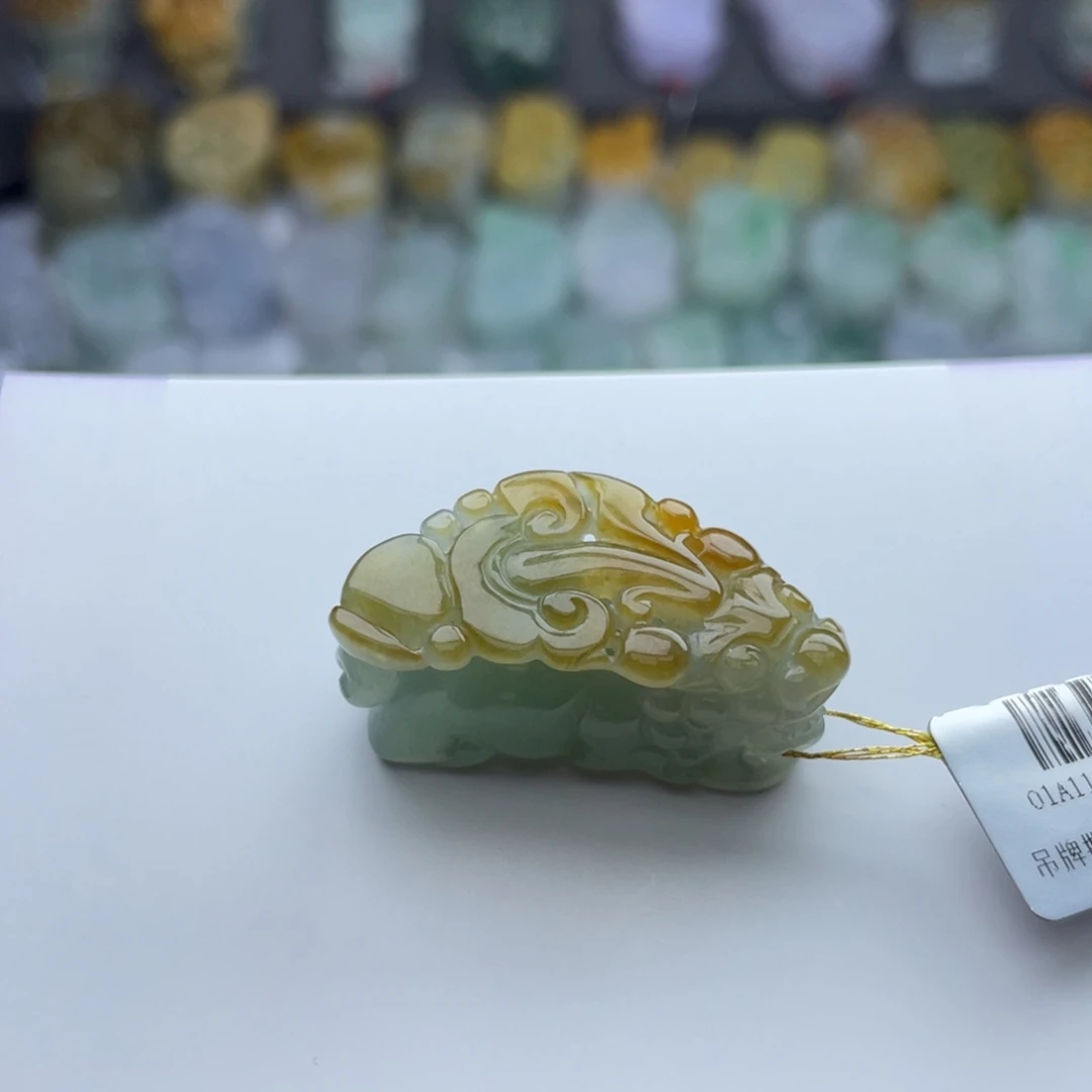 翡翠颈饰未镶嵌貔貅