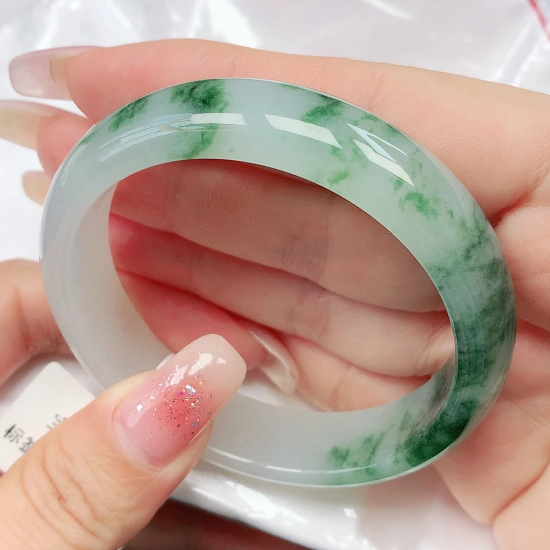 翡翠手镯未镶嵌抖音808