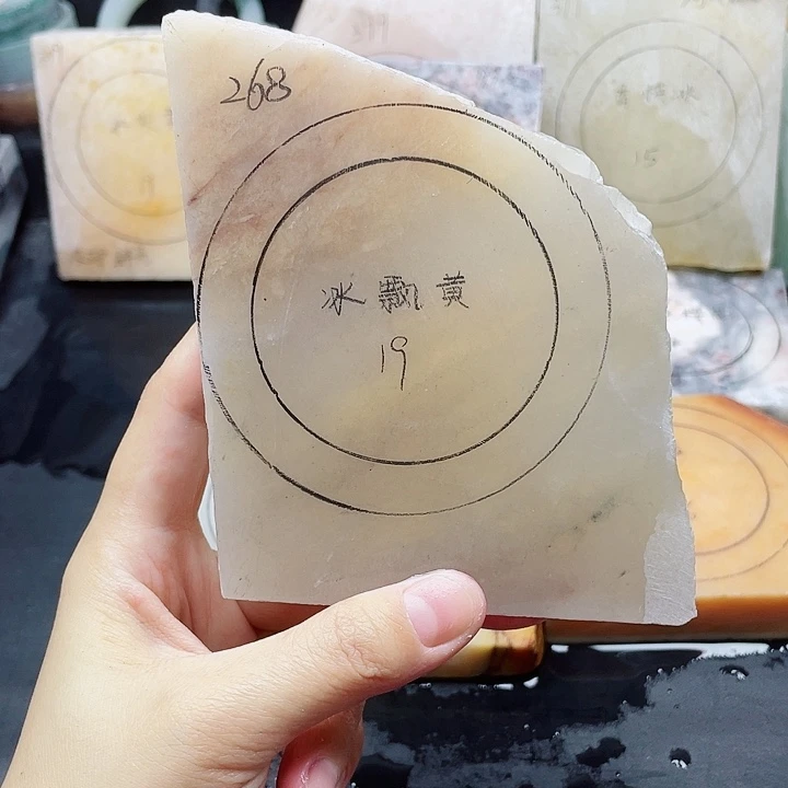 未镶嵌手镯石英质玉定制