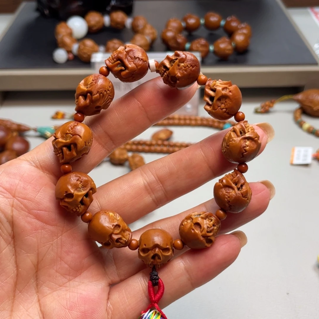 吊坠橄榄核骷髅手串