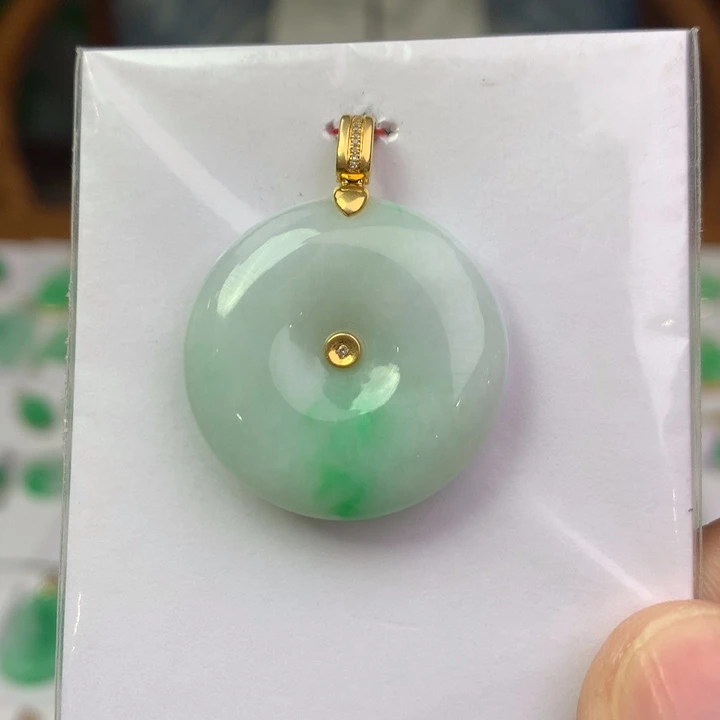 翡翠18K金镶嵌颈饰翡翠