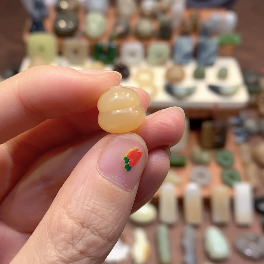 M***喵和田玉未镶嵌颈饰有纹