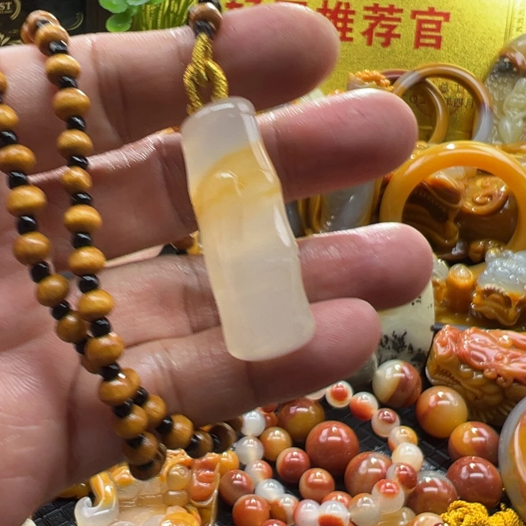 石英质玉未镶嵌颈饰