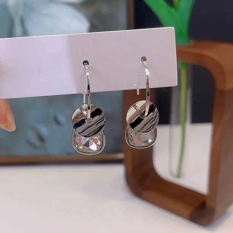 合金耳饰 一款两戴银色高级感亮片方糖耳圈时尚ins简约个性耳饰女