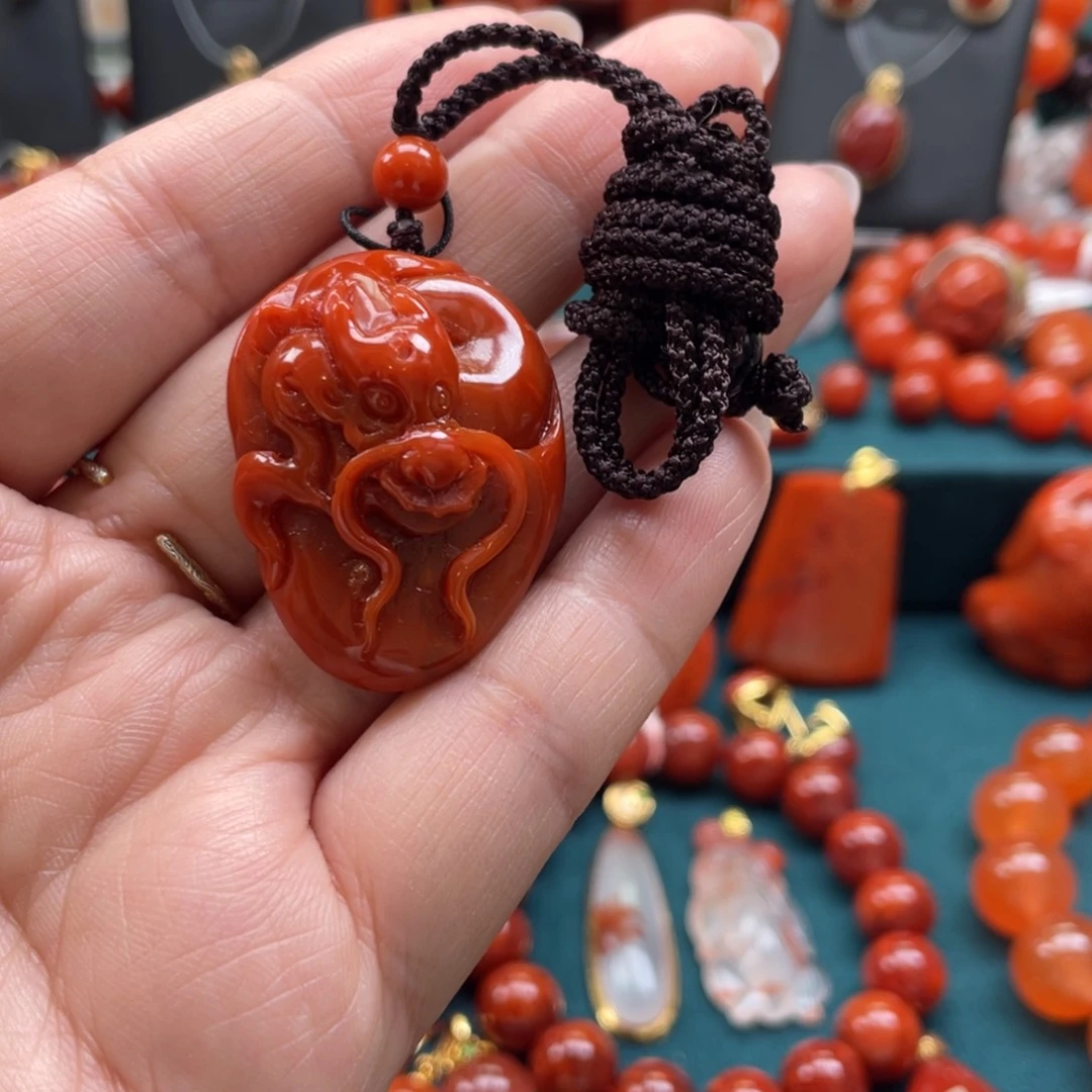 南红玛瑙未镶嵌老料川料南红满肉龙牌吊坠