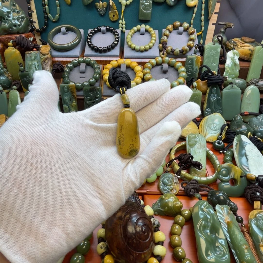 岫岩老玉（透闪石质玉）未镶嵌颈饰