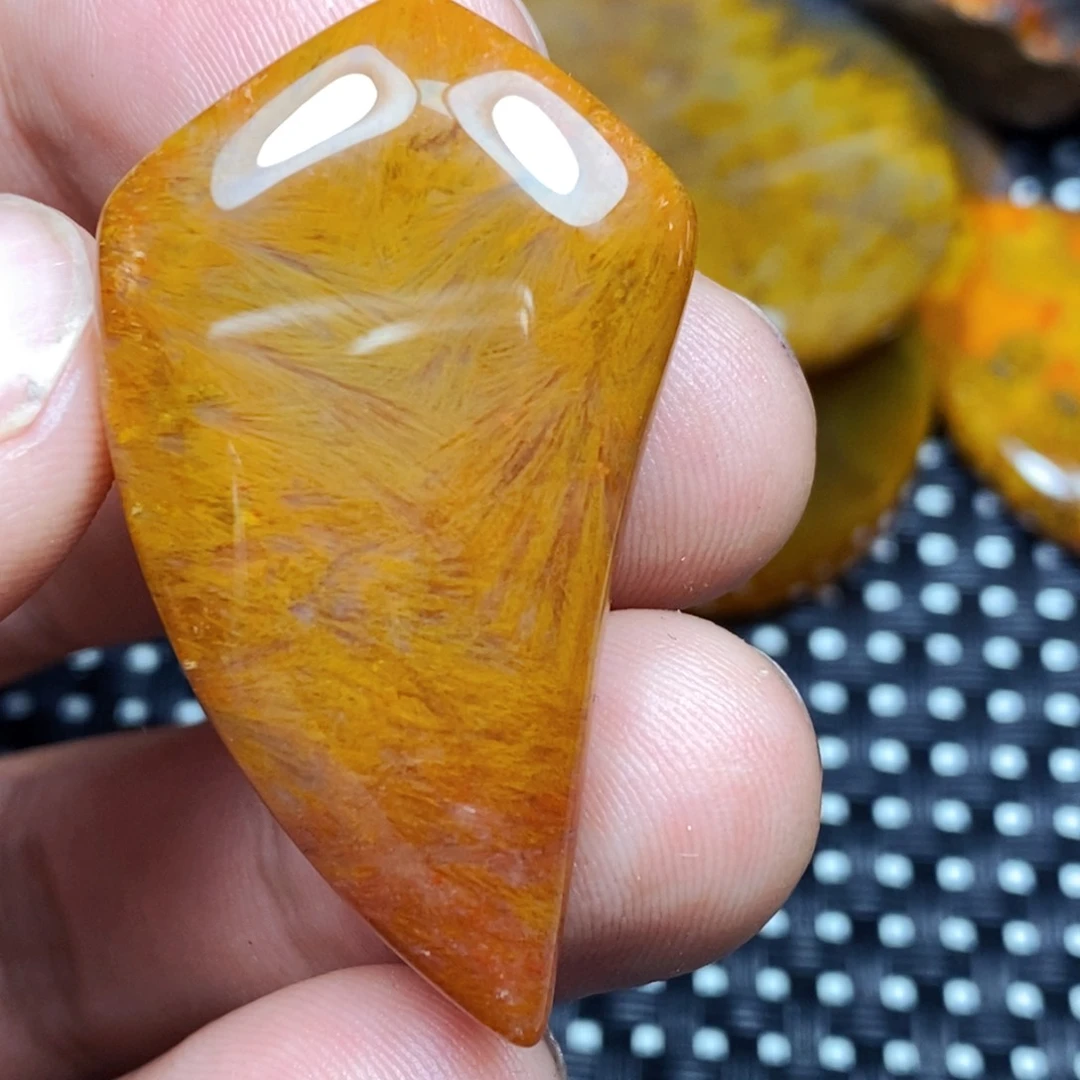 未镶嵌颈饰玛瑙/玉髓秋*?