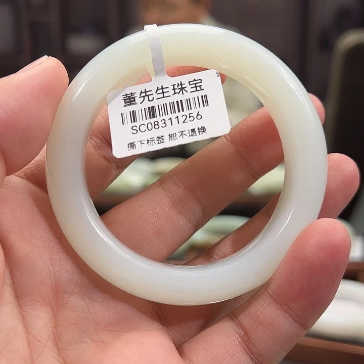 往***烟未镶嵌手镯和田玉（白玉）
