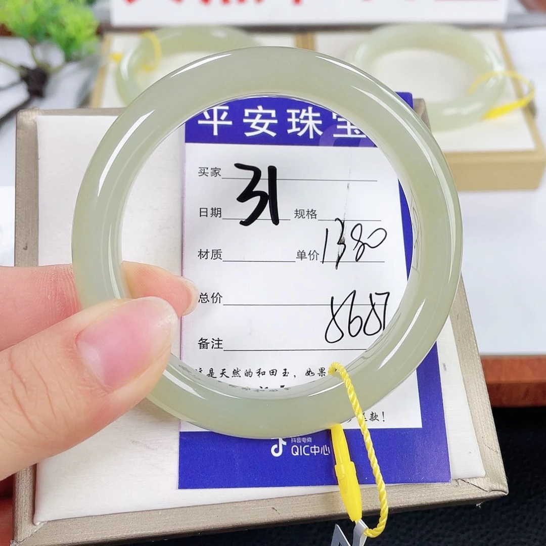 和田玉手镯未镶嵌