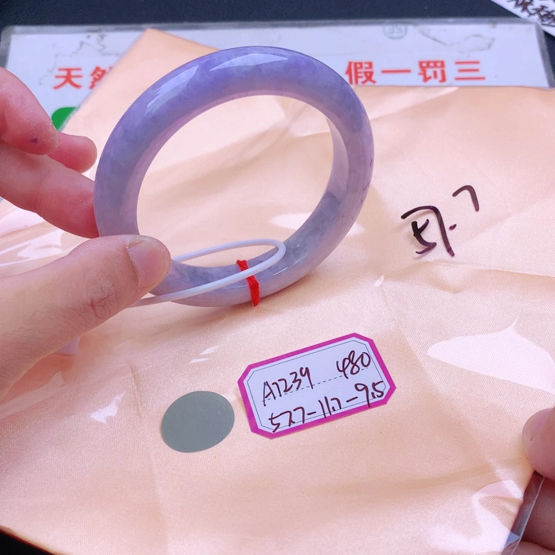 翡翠手镯未镶嵌翡翠