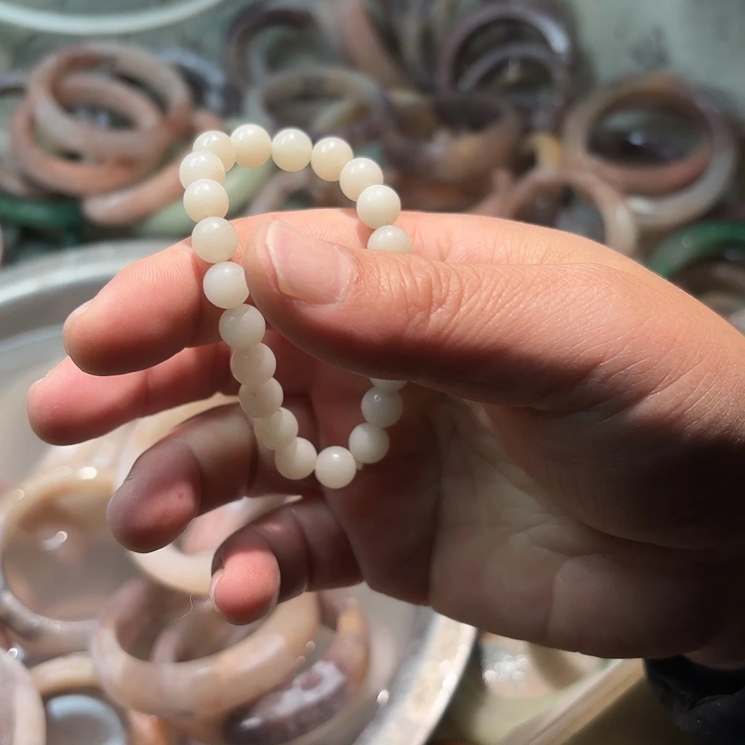 畅***赢石英质玉未镶嵌颈饰