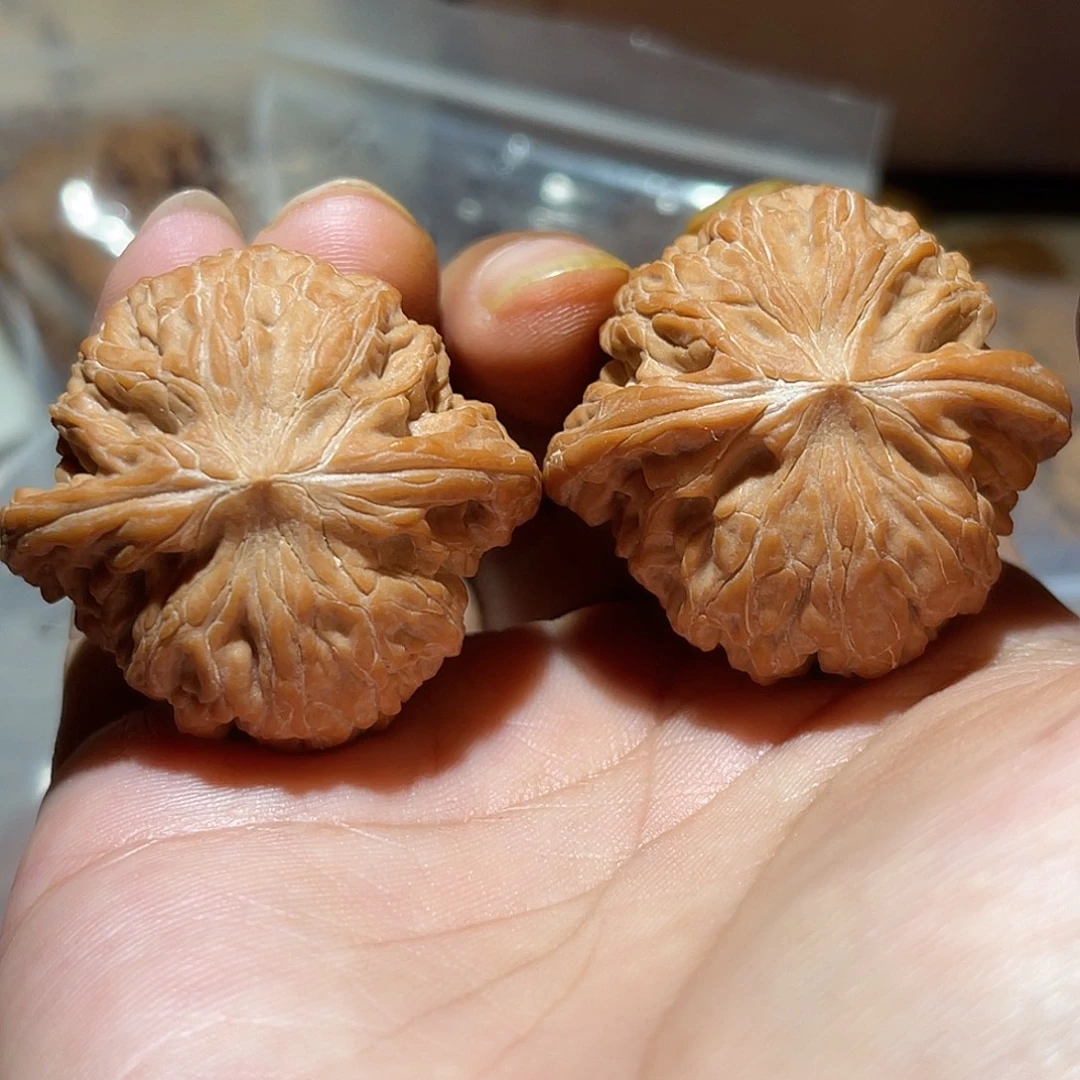 ：***．吊坠桃核39磨盘核桃