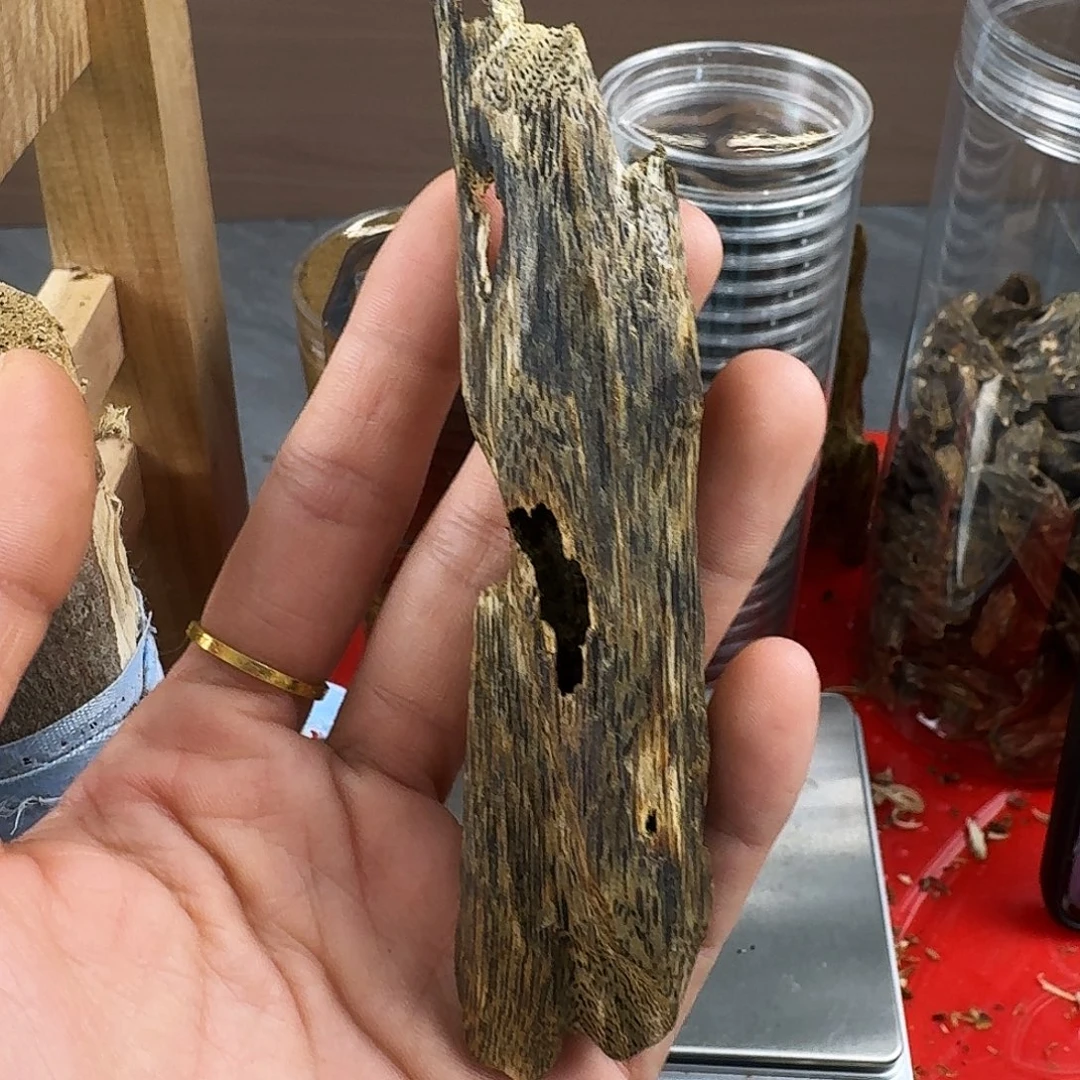 香料绿奇楠虫漏白棋13克