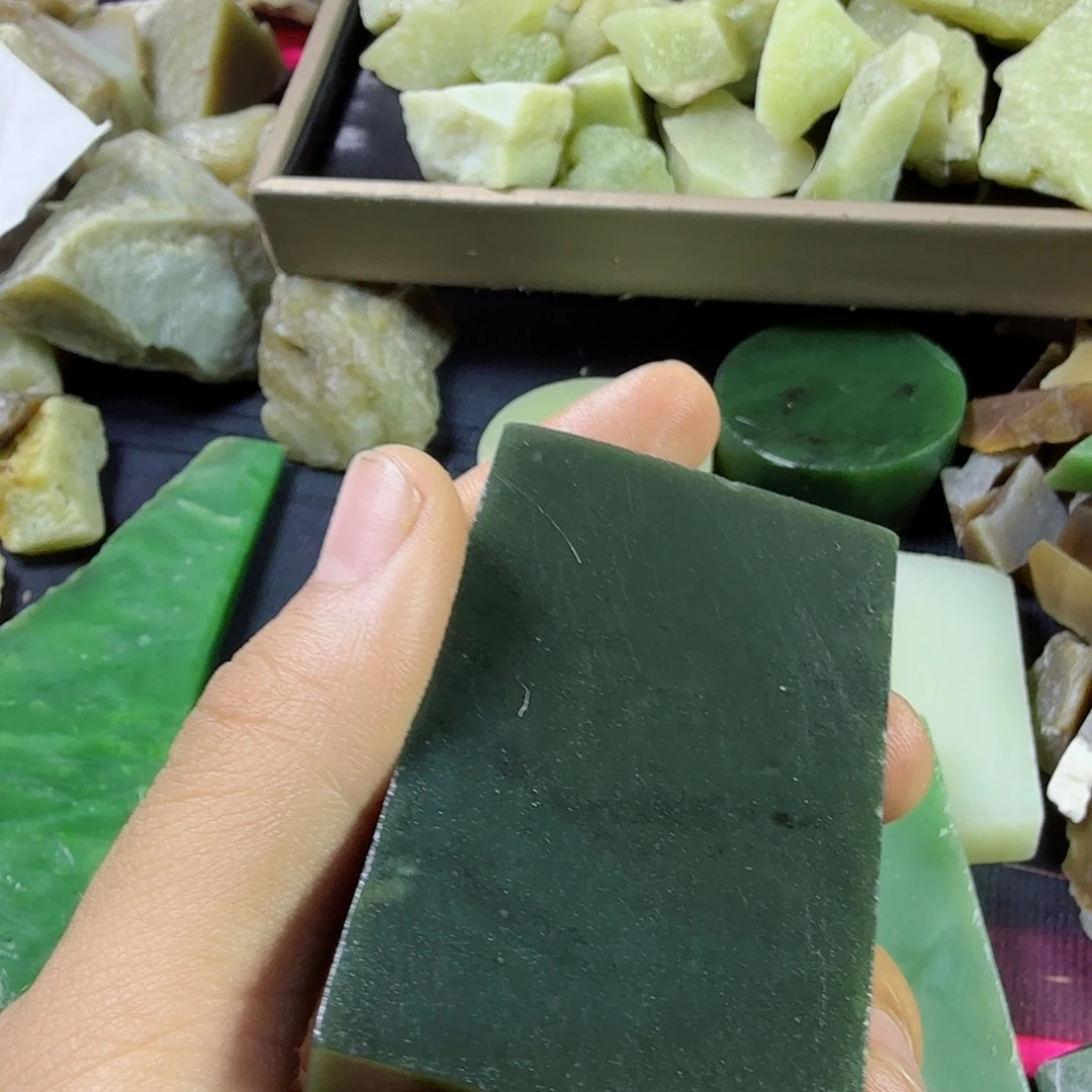 和田玉（糖玉）未镶嵌珠宝奇石