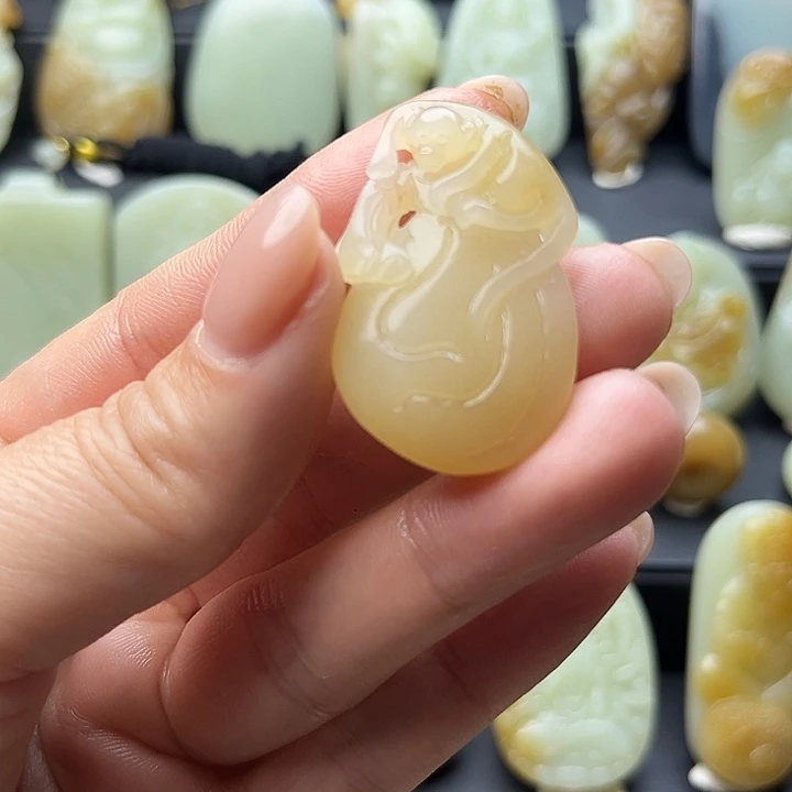 和田玉（糖玉）未镶嵌颈饰