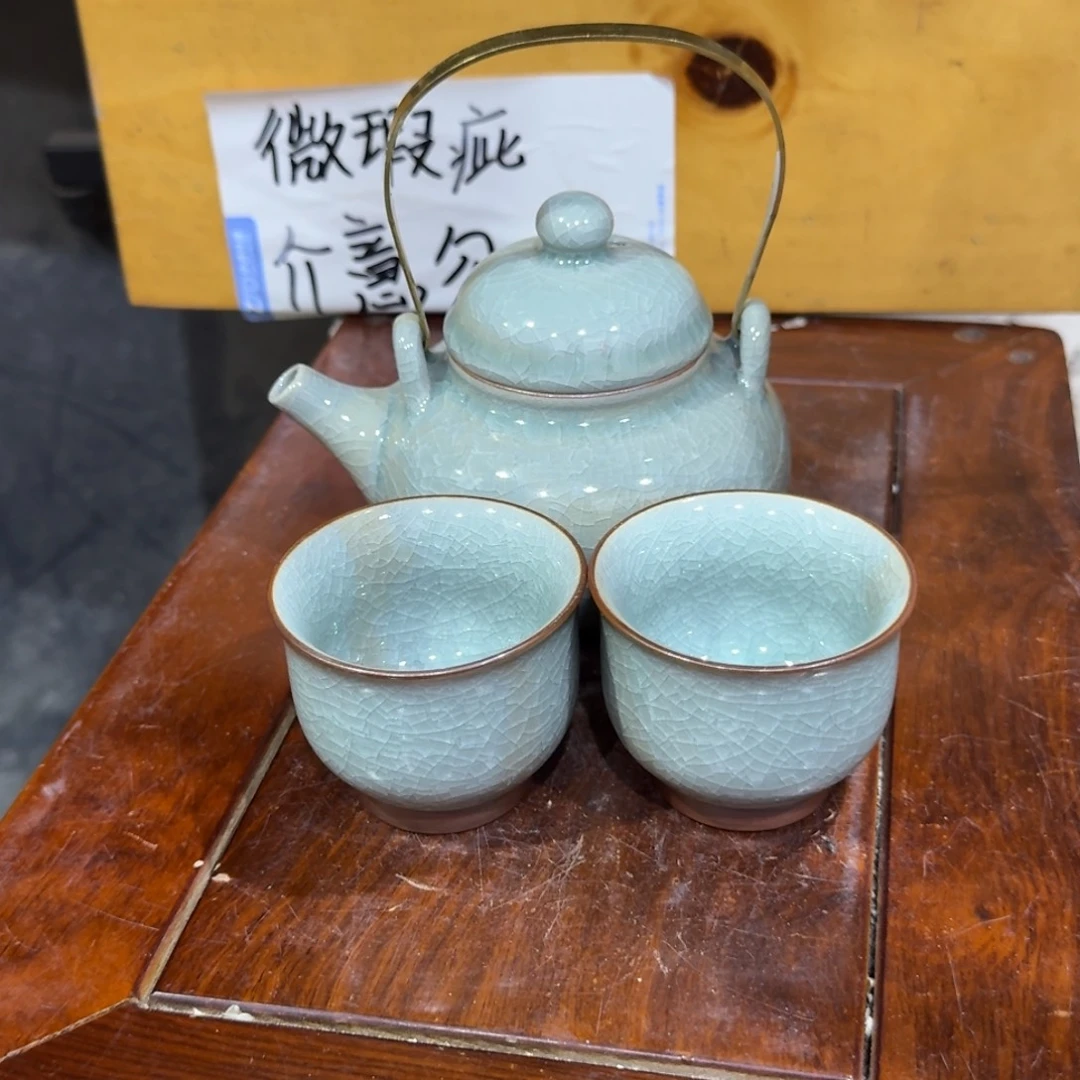微瑕疵介意勿拍陶瓷器皿M110色泽略有微瑕疵介意勿拍