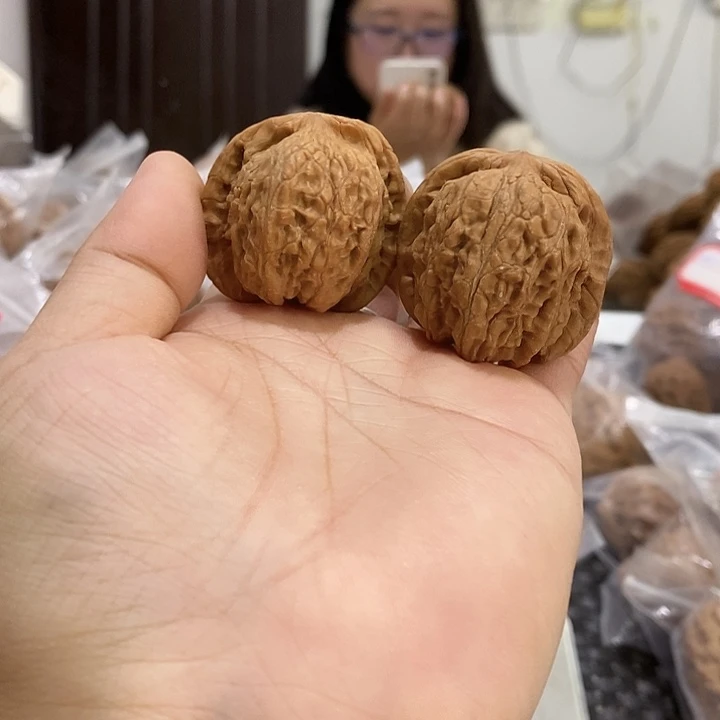 文玩核桃吊坠狼牙山34+