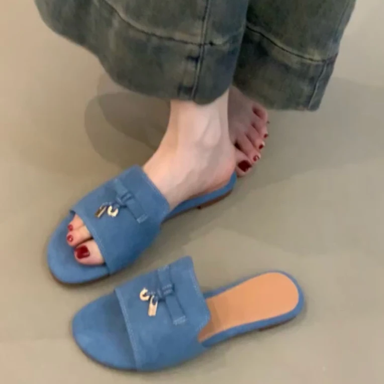 2025年夏季新款糖果色复古锁扣平底一字拖鞋时尚休闲沙滩凉拖女鞋