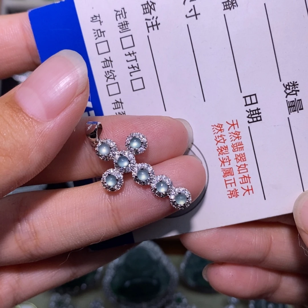 颈饰未镶嵌翡翠天然