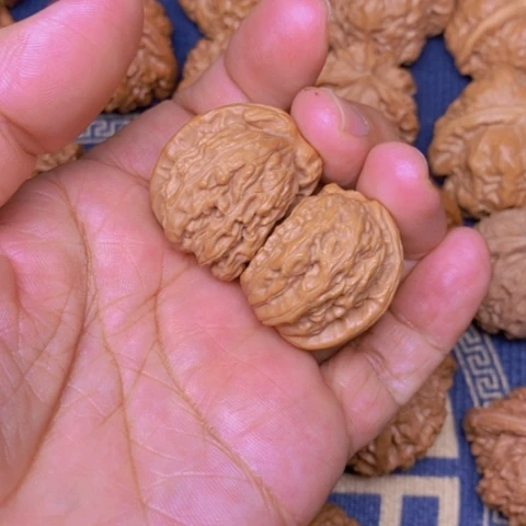 【闪购商品】文玩核桃吊坠爱****辑白狮子半壁