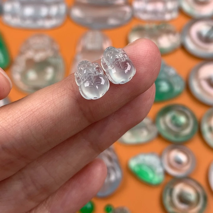 翡翠挂件未镶嵌….