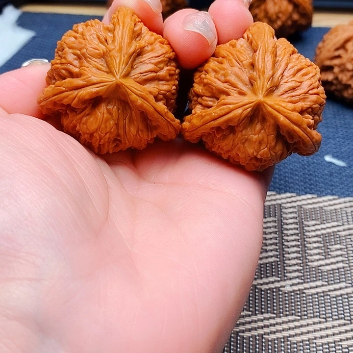 龙***4文玩核桃吊坠三棱