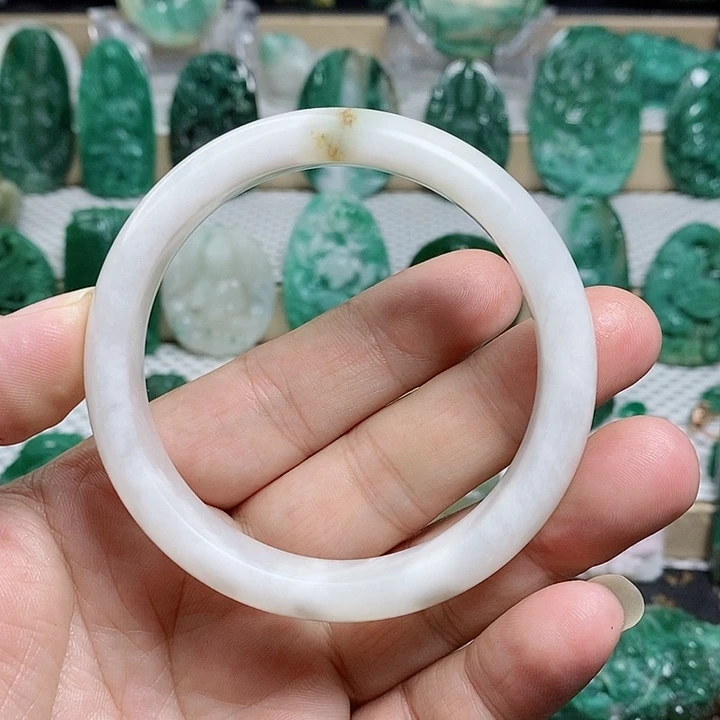 未镶嵌独山玉手镯