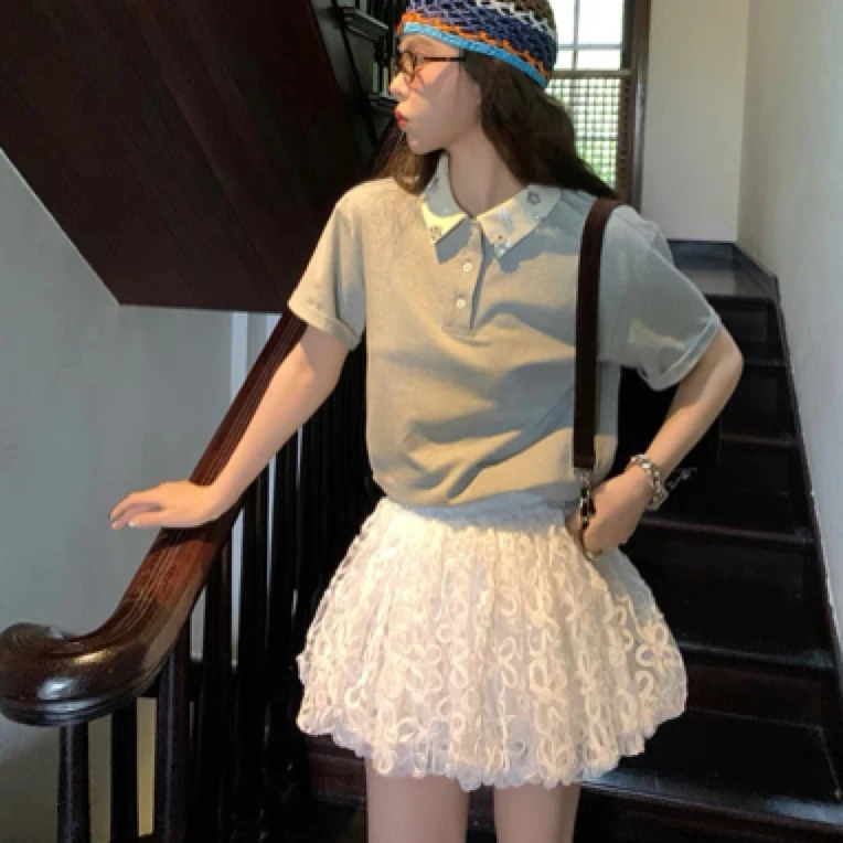 le rouge周美美  高智学院miu 系时髦灰色手工钉珠Polo领短袖T恤
