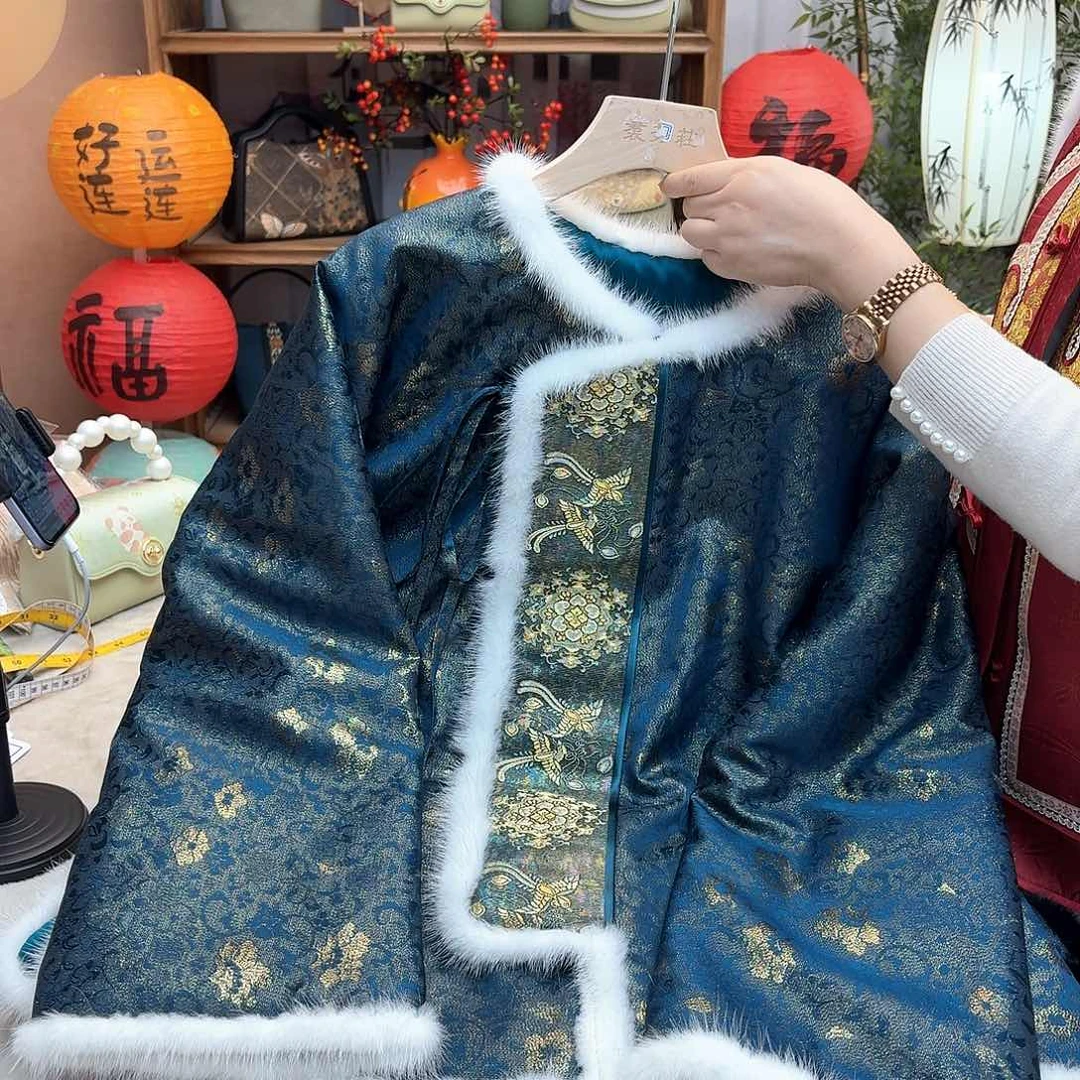 刺绣棉服破价成衣胸围104M码