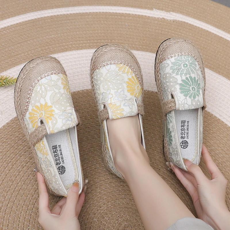 老北京布鞋女2025春季新款懒人一脚蹬渔夫鞋平底舒适透气绣花单鞋