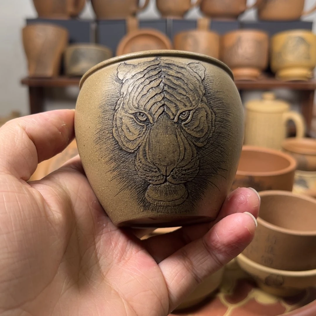 紫砂杯子银****哥微瑕疵无锦盒老虎刻绘紫砂主人杯