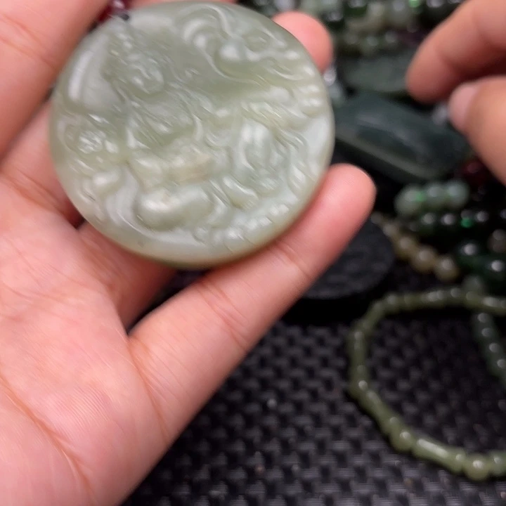 颈饰未镶嵌和田玉