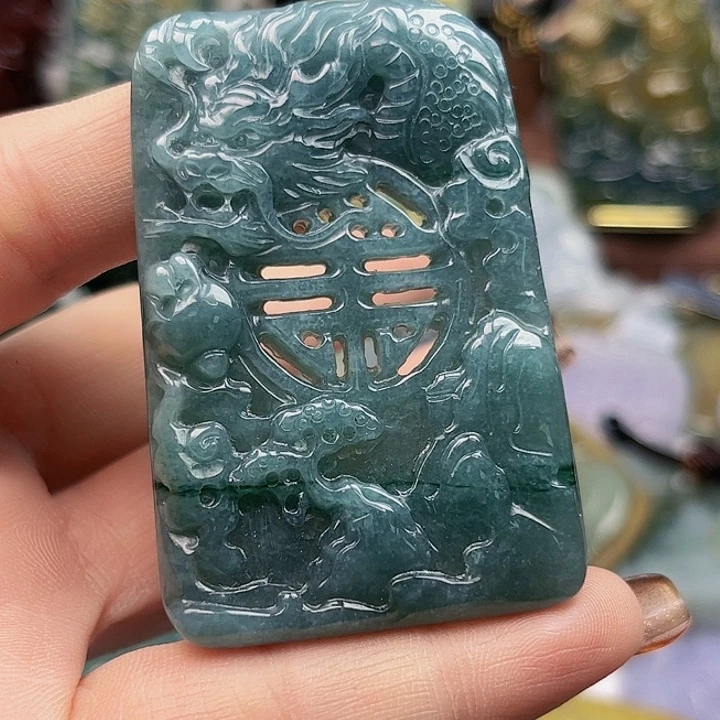 翡翠未镶嵌颈饰挂件