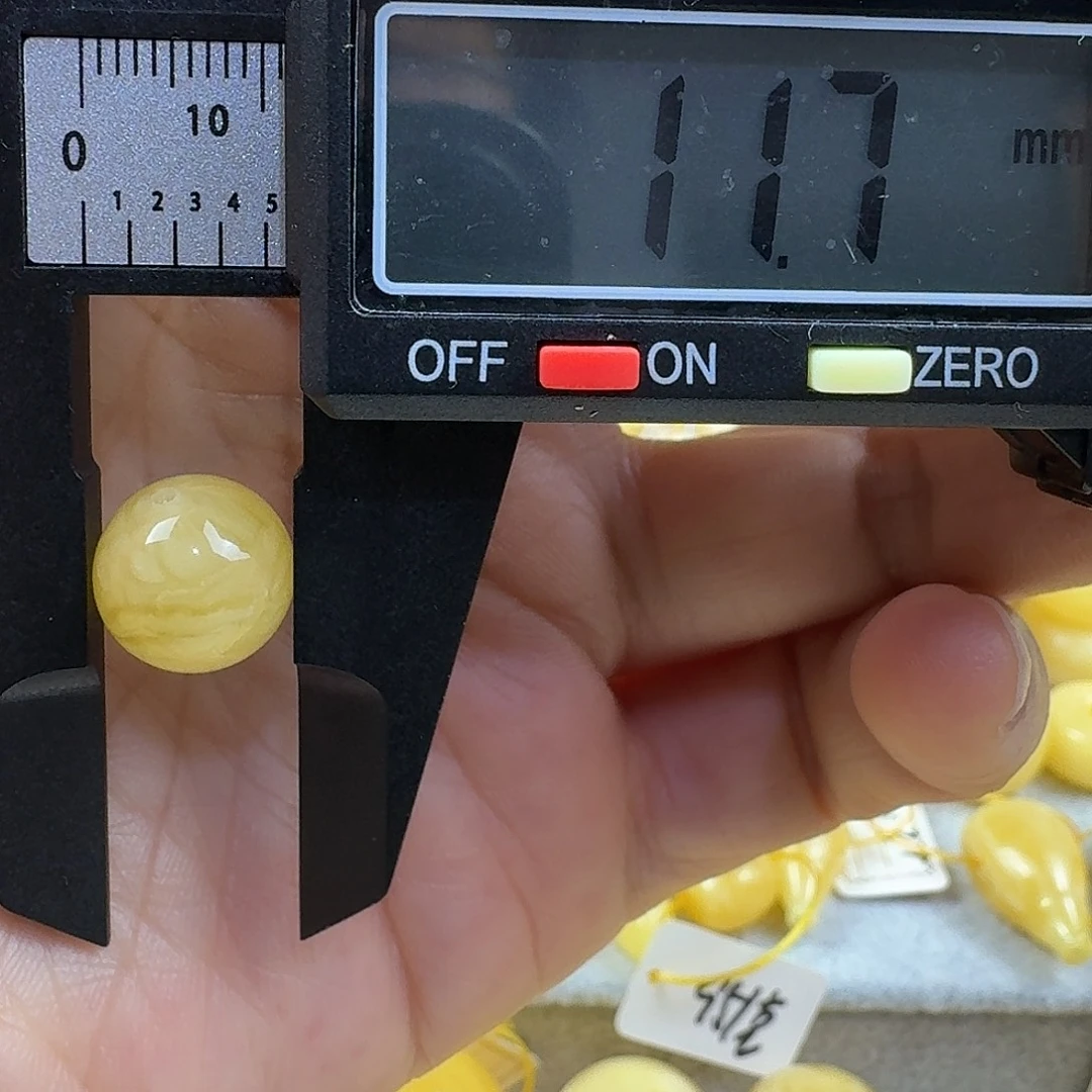 喝***掺裸石蜜蜡未镶嵌39