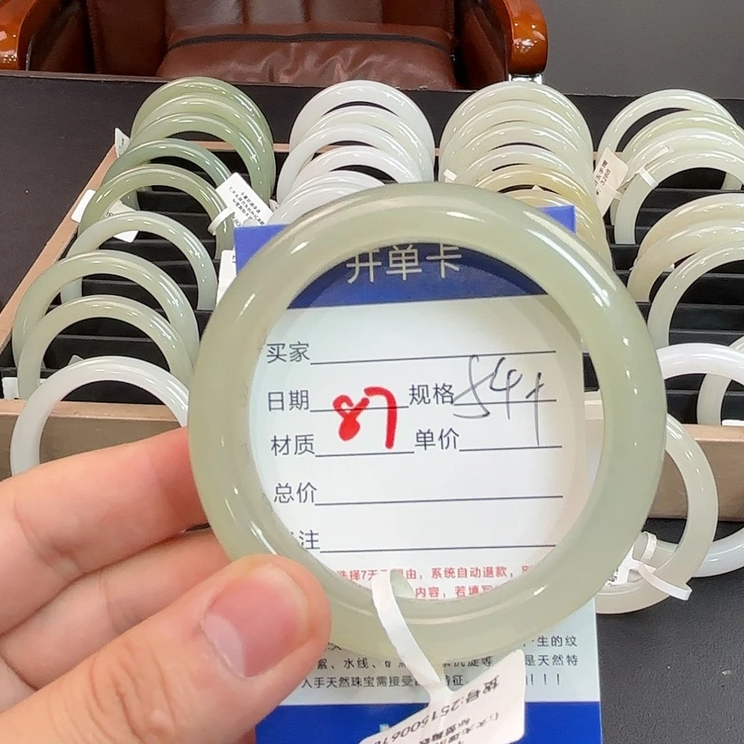 和田玉未镶嵌手镯