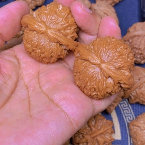 【闪购商品】文玩核桃吊坠鹅**雪白狮子45