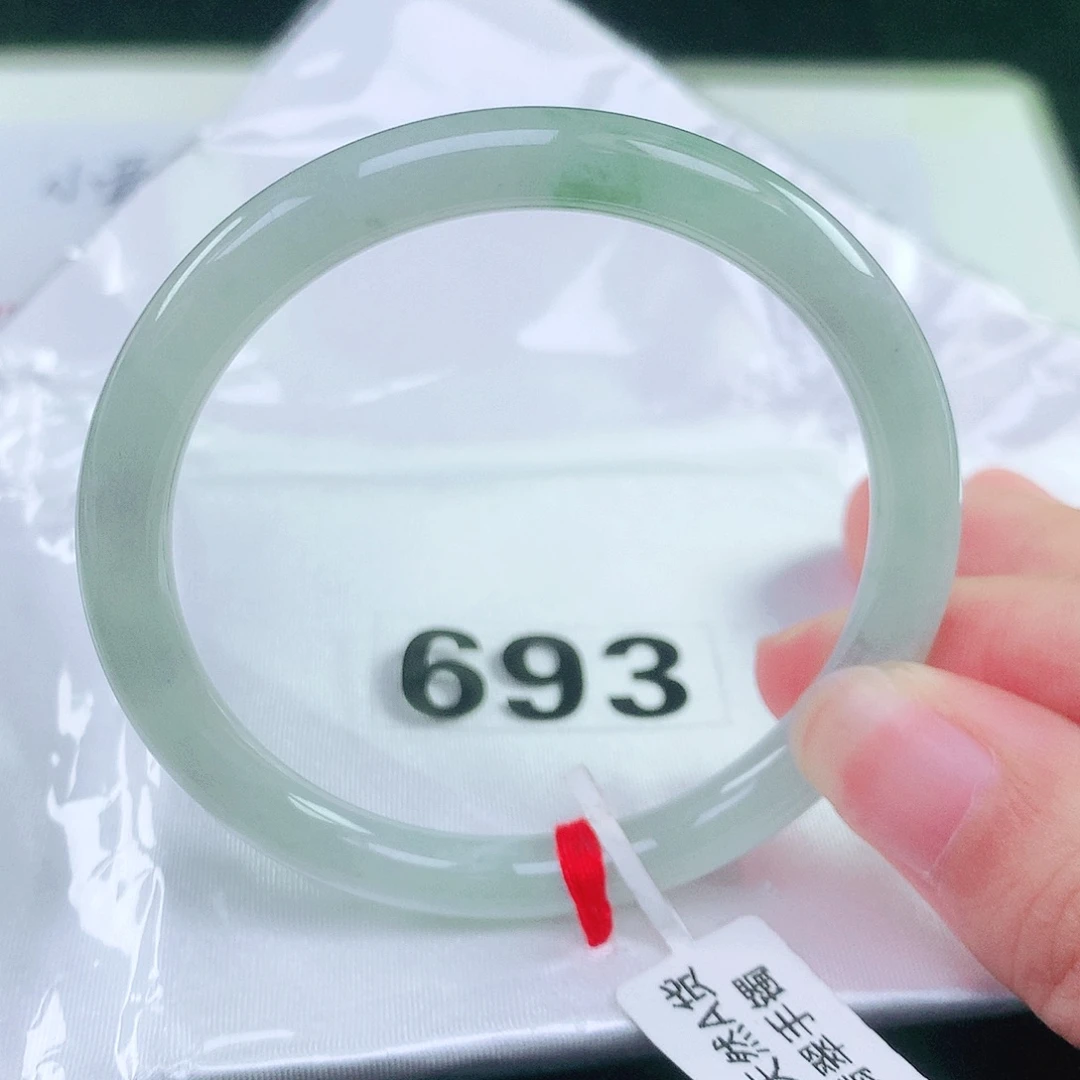 翡翠手镯未镶嵌翡翠手镯