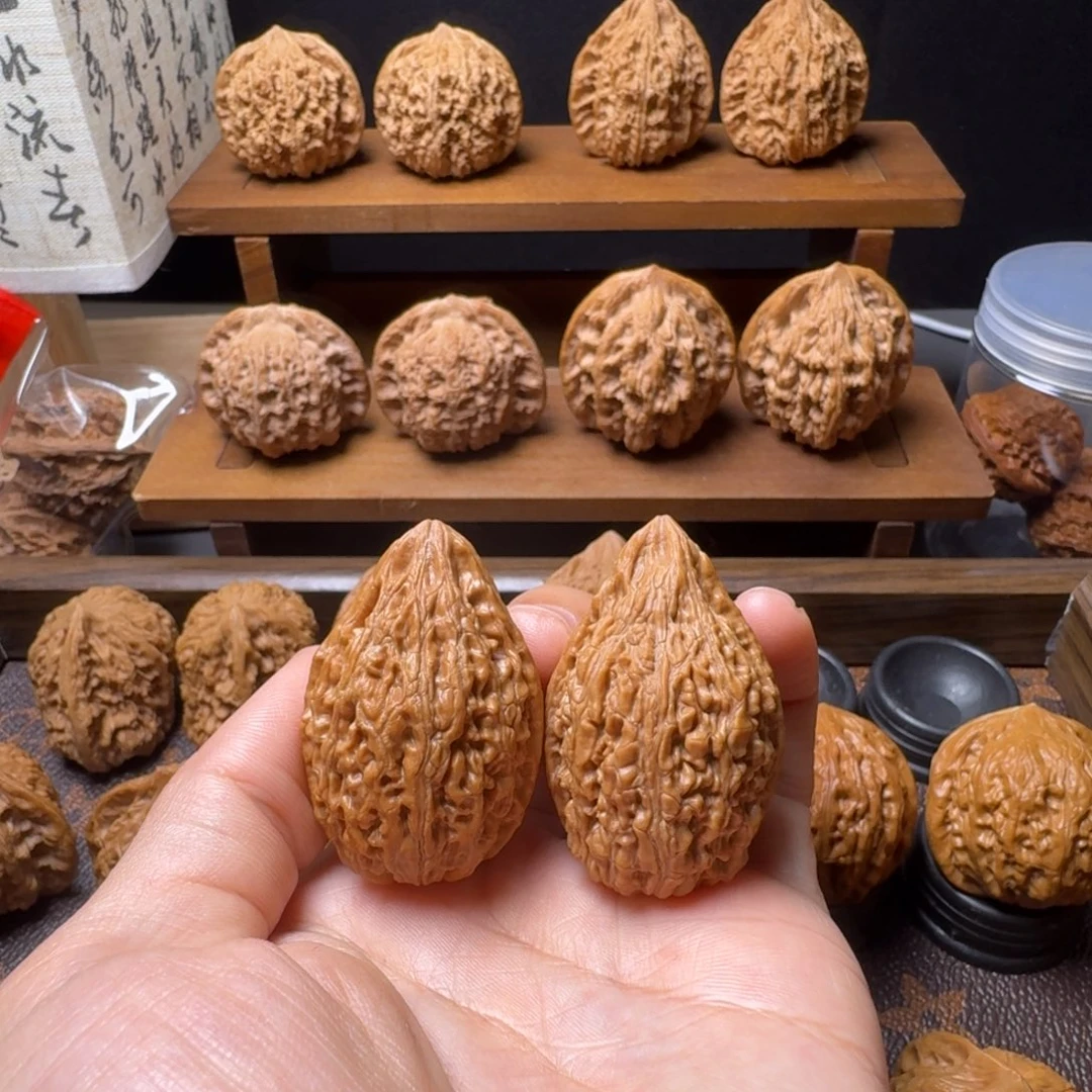 文玩核桃吊坠坐佛