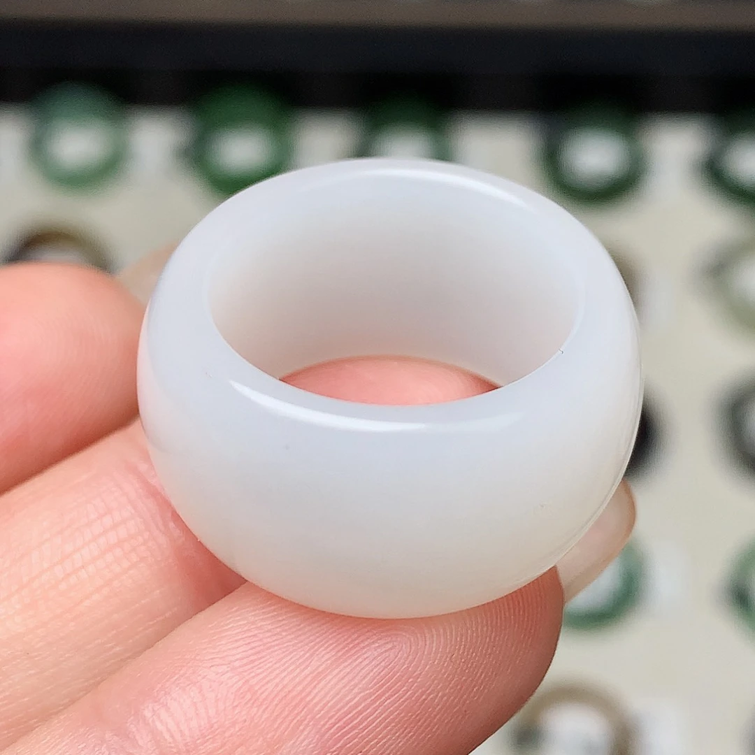 未镶嵌戒指和田玉