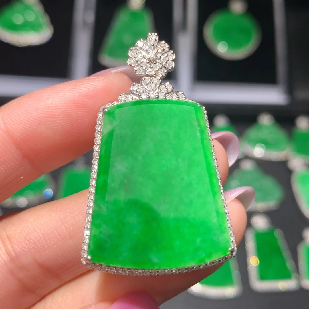 翡翠颈饰18K金镶嵌翡翠