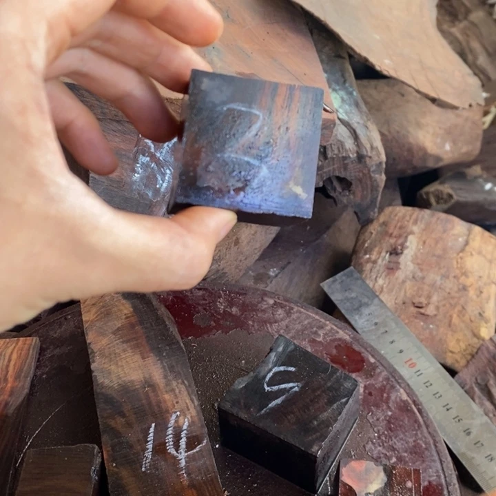 交趾黄檀（大红酸枝）祥*