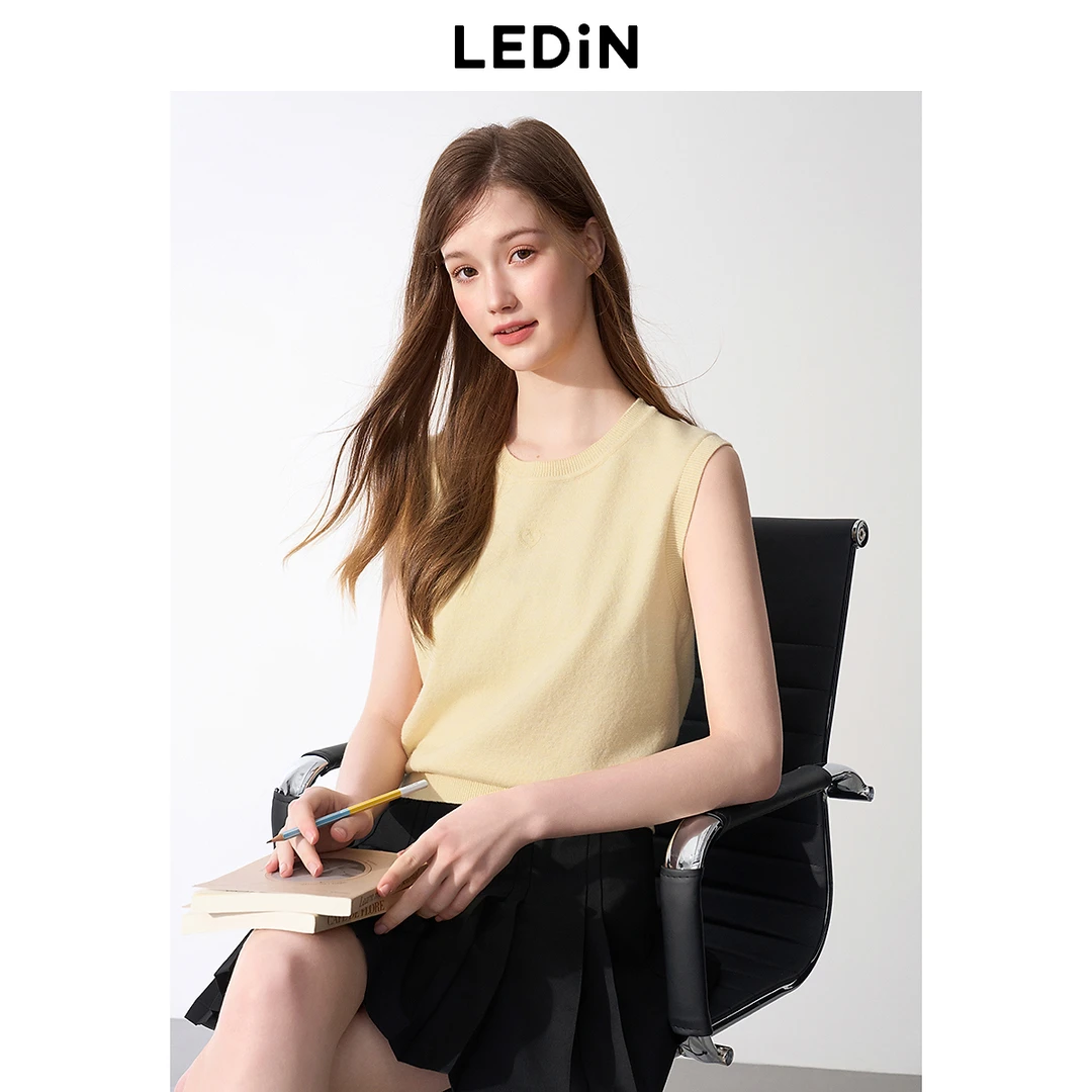 乐町含羊毛纱线圆领线背心2025年春季新款柔软合体针织衫毛衣上衣