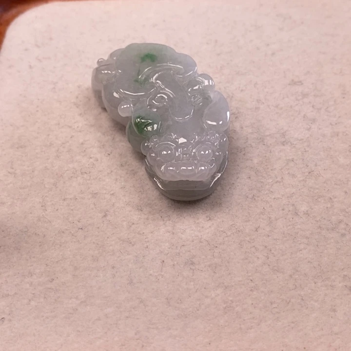 翡翠未镶嵌颈饰多人如意貔貅