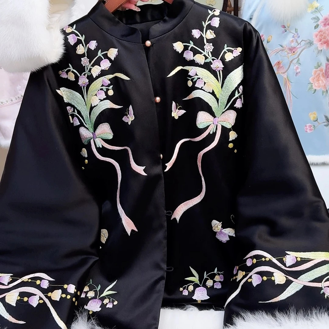 织绣真丝黑色铃兰花棉服
