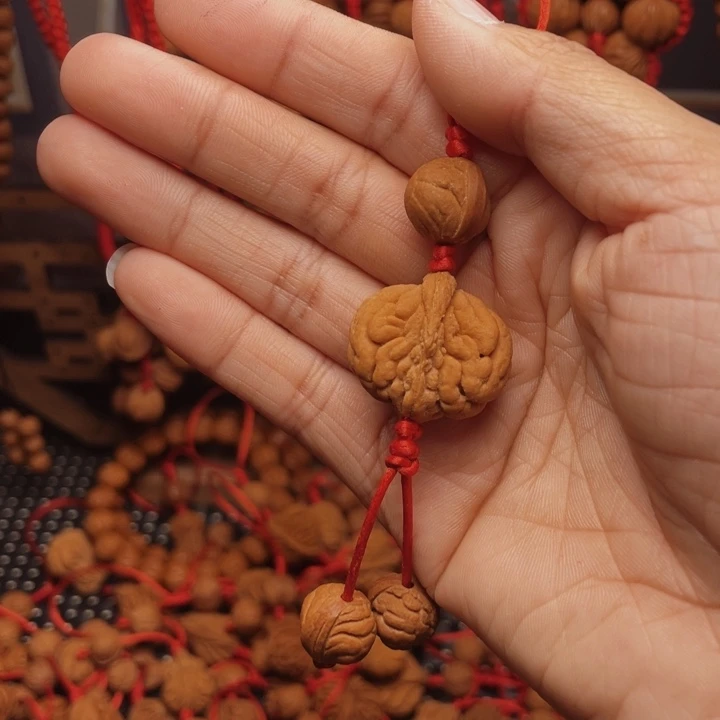 木质类龙纹桃枭挂件