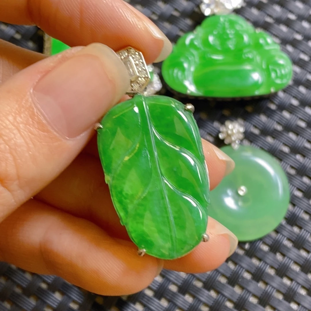 翡翠颈饰银S925镶嵌吊坠