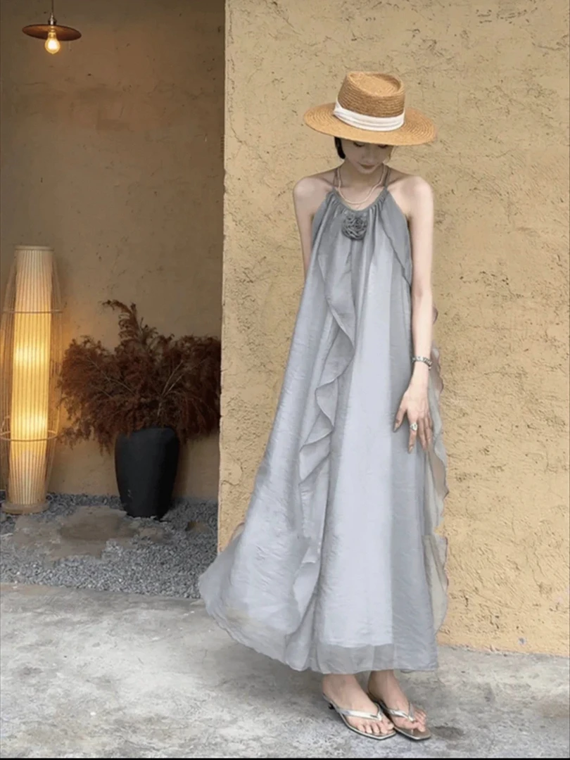 【叁月】小众挂脖露肩荷叶边胸前玫瑰花玫瑰花设计气质海边连衣裙