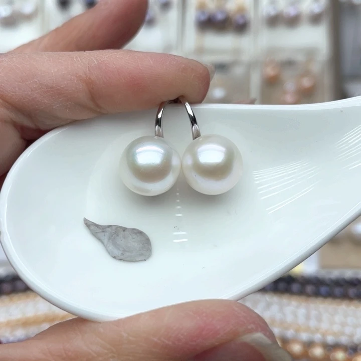 淡水珍珠耳饰银S925镶嵌一***?