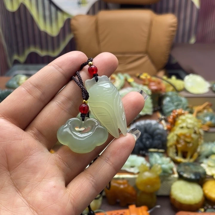 蛇纹石玉未镶嵌颈饰