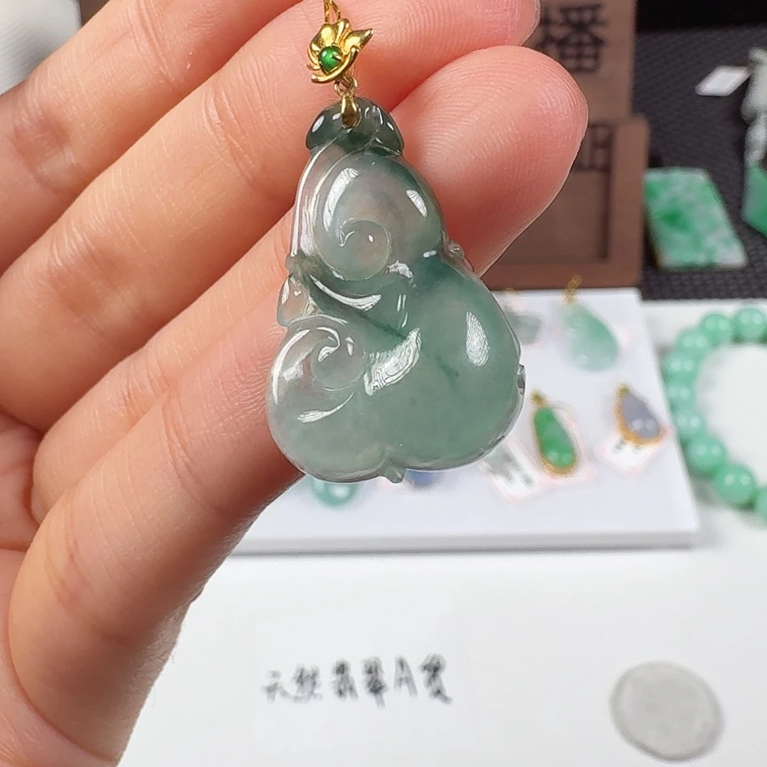 翡翠18K金镶嵌颈饰